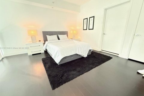 Condominio en venta en Miami, Florida, 1 dormitorio, 90.86 m2 № 1756315 - foto 9