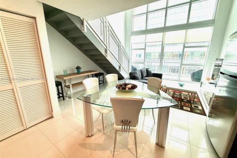 Condominio en venta en Miami, Florida, 1 dormitorio, 90.86 m2 № 1756315 - foto 4