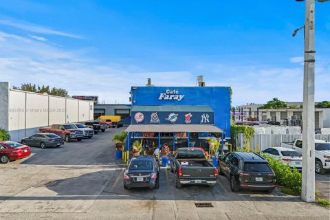 Propiedad comercial en venta en Miami, Florida № 1945323 - foto 27