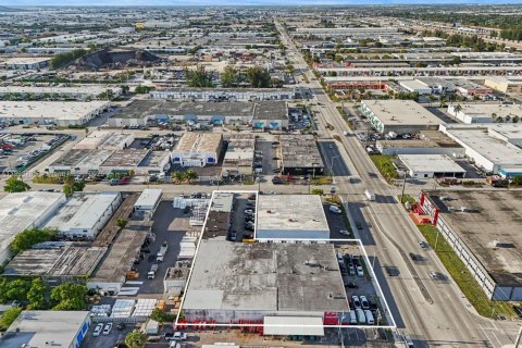 Propiedad comercial en venta en Miami, Florida № 1945323 - foto 30