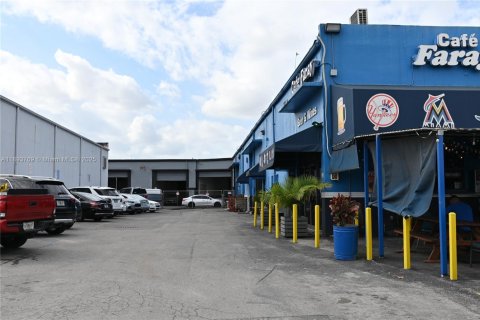 Propiedad comercial en venta en Miami, Florida № 1945323 - foto 26
