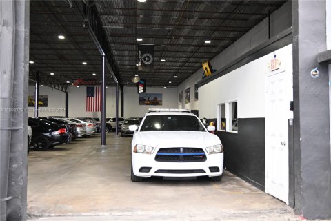 Propiedad comercial en venta en Miami, Florida № 1945323 - foto 21