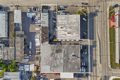 Propiedad comercial en venta en Miami, Florida № 1945323 - foto 29