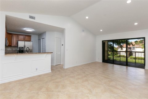 Copropriété à louer à Coral Springs, Floride: 2 chambres, 102.75 m2 № 2436292 - photo 12