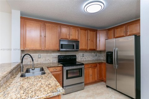 Copropriété à louer à Coral Springs, Floride: 2 chambres, 102.75 m2 № 2436292 - photo 2