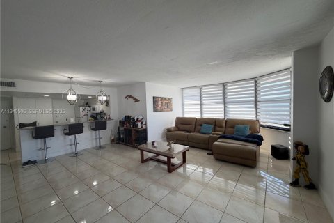 Apartment in Miami Beach, Florida 1 bedroom, 84.73 sq.m. № 1998339 - photo 16