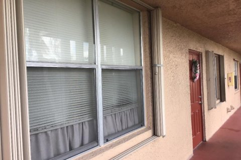 Condo in Margate, Florida, 2 bedrooms  № 2245284 - photo 16