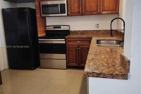 Condo in Hollywood, Florida, 2 bedrooms  № 2038787 - photo 6