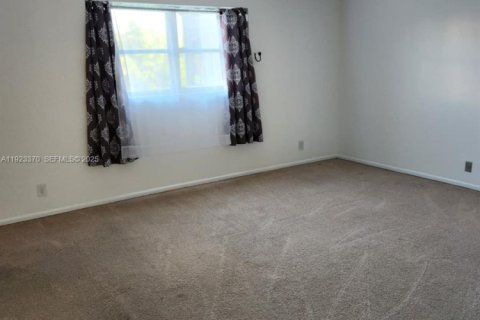Condo in Hollywood, Florida, 2 bedrooms  № 2038787 - photo 4