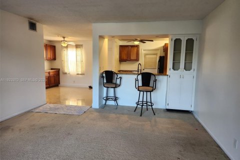 Condo in Hollywood, Florida, 2 bedrooms  № 2038787 - photo 3
