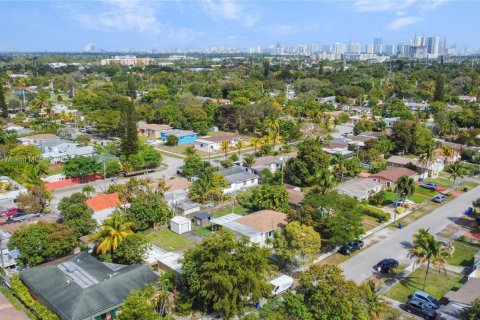 House in North Miami Beach, Florida 3 bedrooms, 117.99 sq.m. № 1705357 - photo 4