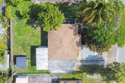 House in North Miami Beach, Florida 3 bedrooms, 117.99 sq.m. № 1705357 - photo 3