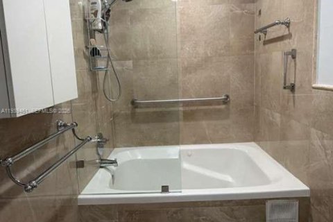 Купить виллу или дом в Майами, Флорида 4 спальни, 205.69м2, № 1997439 - фото 17