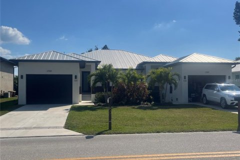 Immobilier commercial à vendre à Punta Gorda, Floride: 6 chambres, 250.65 m2 № 1512061 - photo 1