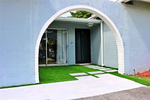 House in Miramar, Florida 3 bedrooms, 192.03 sq.m. № 2244904 - photo 4