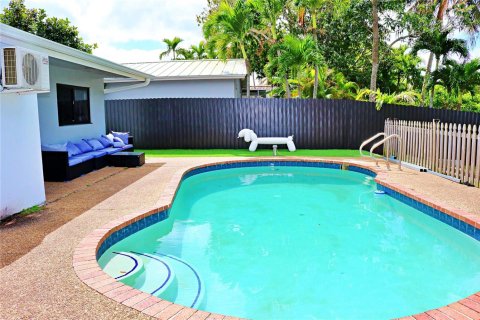 House in Miramar, Florida 3 bedrooms, 192.03 sq.m. № 2244904 - photo 8