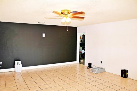 House in Miramar, Florida 3 bedrooms, 192.03 sq.m. № 2244904 - photo 13