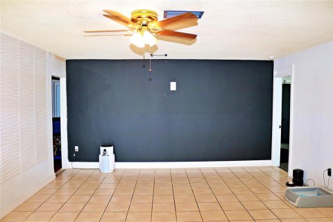 House in Miramar, Florida 3 bedrooms, 192.03 sq.m. № 2244904 - photo 12