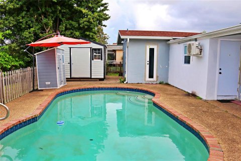 House in Miramar, Florida 3 bedrooms, 192.03 sq.m. № 2244904 - photo 10
