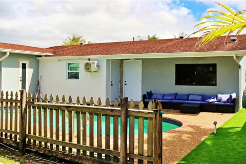 House in Miramar, Florida 3 bedrooms, 192.03 sq.m. № 2244904 - photo 7