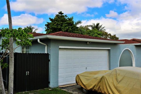House in Miramar, Florida 3 bedrooms, 192.03 sq.m. № 2244904 - photo 3
