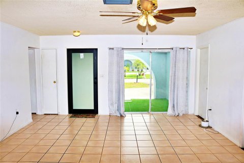 House in Miramar, Florida 3 bedrooms, 192.03 sq.m. № 2244904 - photo 16