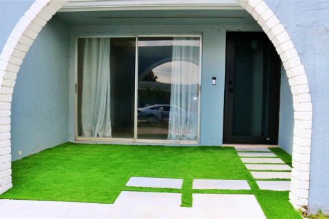 House in Miramar, Florida 3 bedrooms, 192.03 sq.m. № 2244904 - photo 5