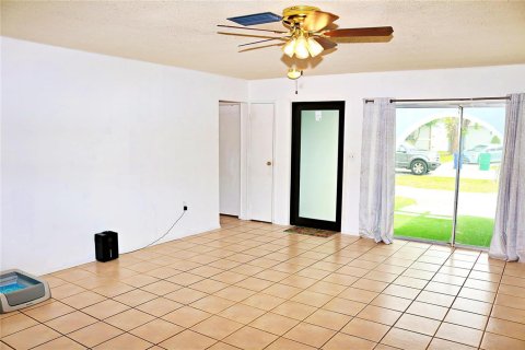 House in Miramar, Florida 3 bedrooms, 192.03 sq.m. № 2244904 - photo 14