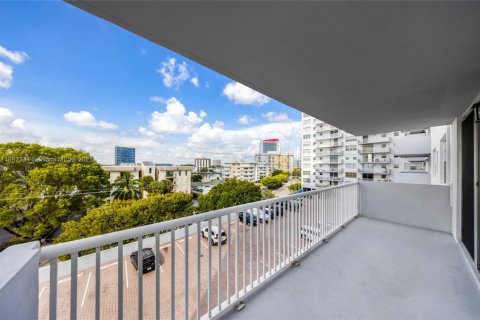 Купить кондоминиум в Халландейл-Бич, Флорида 1 спальня, 85.47м2, № 1944042 - фото 16