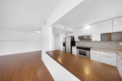 Купить кондоминиум в Халландейл-Бич, Флорида 1 спальня, 85.47м2, № 1944042 - фото 6
