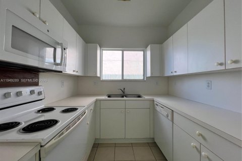 House in Homestead, Florida 3 bedrooms, 128.76 sq.m. № 2052916 - photo 9