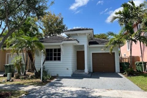 House in Homestead, Florida 3 bedrooms, 128.76 sq.m. № 2052916