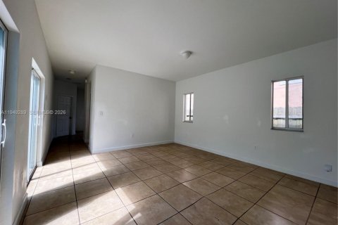 House in Homestead, Florida 3 bedrooms, 128.76 sq.m. № 2052916 - photo 7