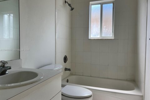 House in Homestead, Florida 3 bedrooms, 128.76 sq.m. № 2052916 - photo 3