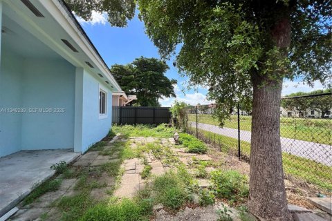 House in Homestead, Florida 3 bedrooms, 128.76 sq.m. № 2052916 - photo 11