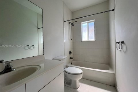 House in Homestead, Florida 3 bedrooms, 128.76 sq.m. № 2052916 - photo 14