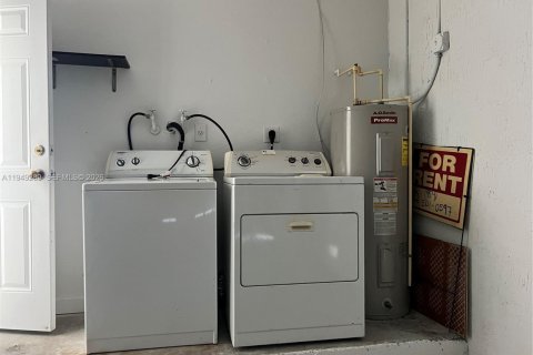 House in Homestead, Florida 3 bedrooms, 128.76 sq.m. № 2052916 - photo 8