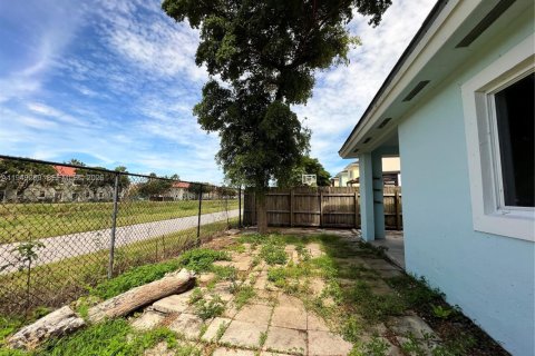 House in Homestead, Florida 3 bedrooms, 128.76 sq.m. № 2052916 - photo 12