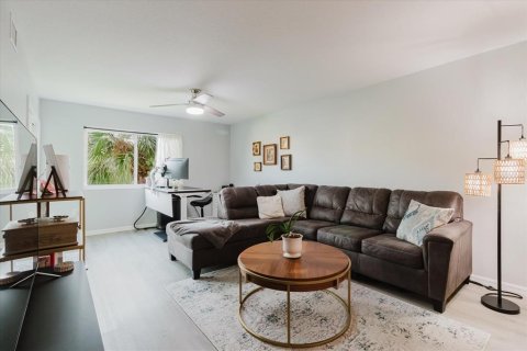 Condominio en venta en Tarpon Springs, Florida, 2 dormitorios, 85.19 m2 № 1899359 - foto 11