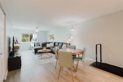 Condominio en venta en Tarpon Springs, Florida, 2 dormitorios, 85.19 m2 № 1899359 - foto 8