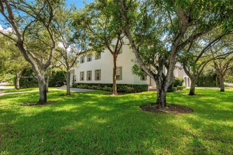 Villa ou maison à vendre à Miami, Floride: 7 chambres, 538.55 m2 № 2015963 - photo 2