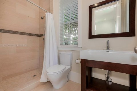 Villa ou maison à vendre à Miami, Floride: 7 chambres, 538.55 m2 № 2015963 - photo 17