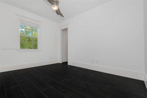 Villa ou maison à vendre à Miami, Floride: 7 chambres, 538.55 m2 № 2015963 - photo 28