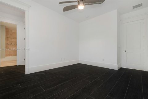 Villa ou maison à vendre à Miami, Floride: 7 chambres, 538.55 m2 № 2015963 - photo 30