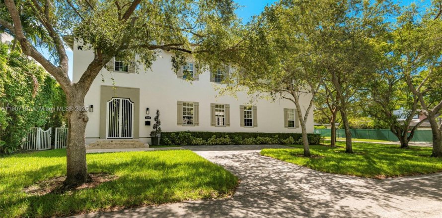 Villa ou maison à Miami, Floride 7 chambres, 538.55 m2 № 2015963