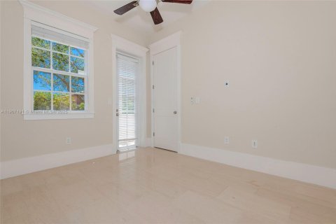 Villa ou maison à vendre à Miami, Floride: 7 chambres, 538.55 m2 № 2015963 - photo 16