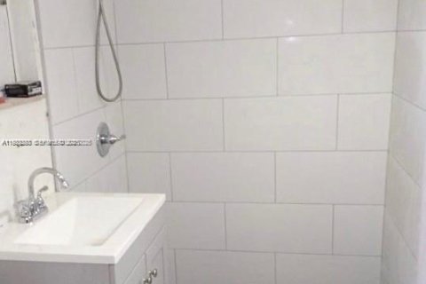 Propiedad comercial en venta en Miami, Florida, 151.99 m2 № 1986500 - foto 7