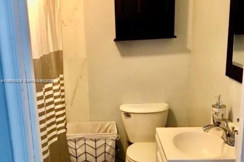 Propiedad comercial en venta en Miami, Florida, 151.99 m2 № 1986500 - foto 8