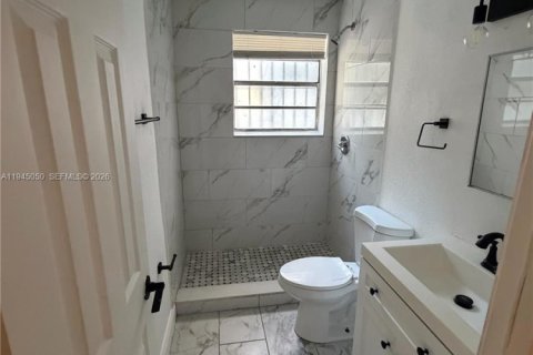 Apartamento en alquiler en Miami, Florida, 1 dormitorio, 547.94 m2 № 2001229 - foto 7