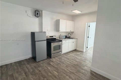 Appartement à louer à Miami, Floride: 1 chambre, 547.94 m2 № 2001229 - photo 2